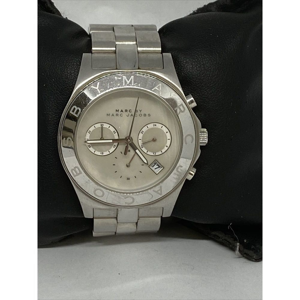 Marc Jacobs MBM8636 Women Silver Stainless Steel Analog Dial Quartz Watch GE587